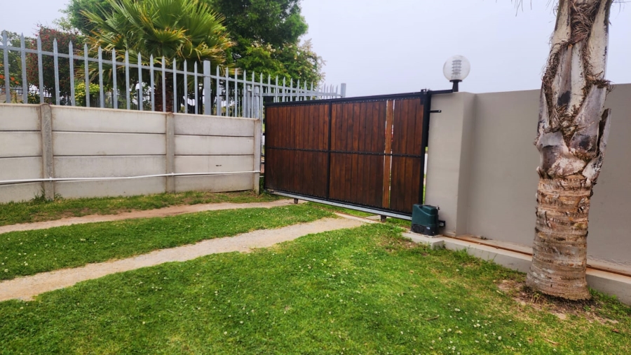 To Let 3 Bedroom Property for Rent in Loerie Park Western Cape